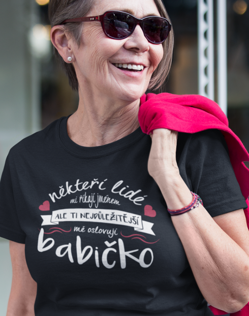 Dámské tričko s krátkým rukávem – Ti nejdůležitější mě oslovují babičko